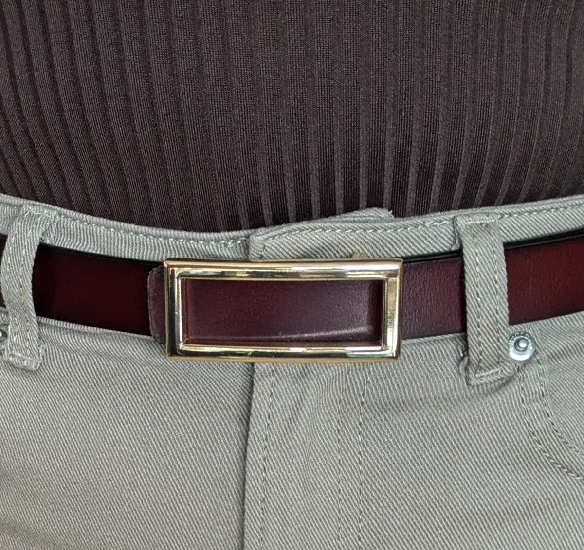 Belte i mørk brunt skinn til dame