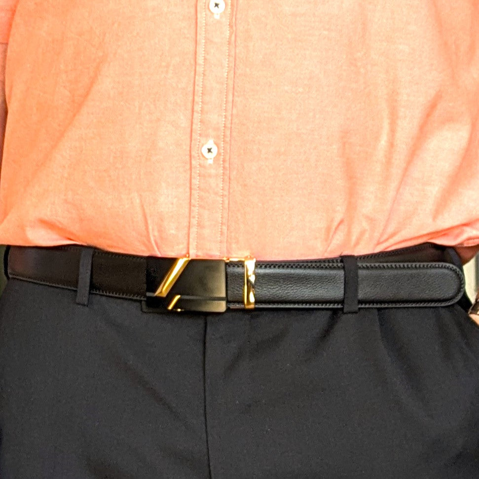 Stilrent og justerbart sort skinnbelte med unik spenne