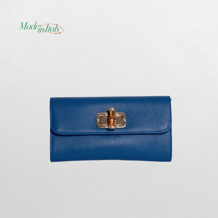 Blå clutch i skinn – Elegant. Allsidig. Uimotståelig.