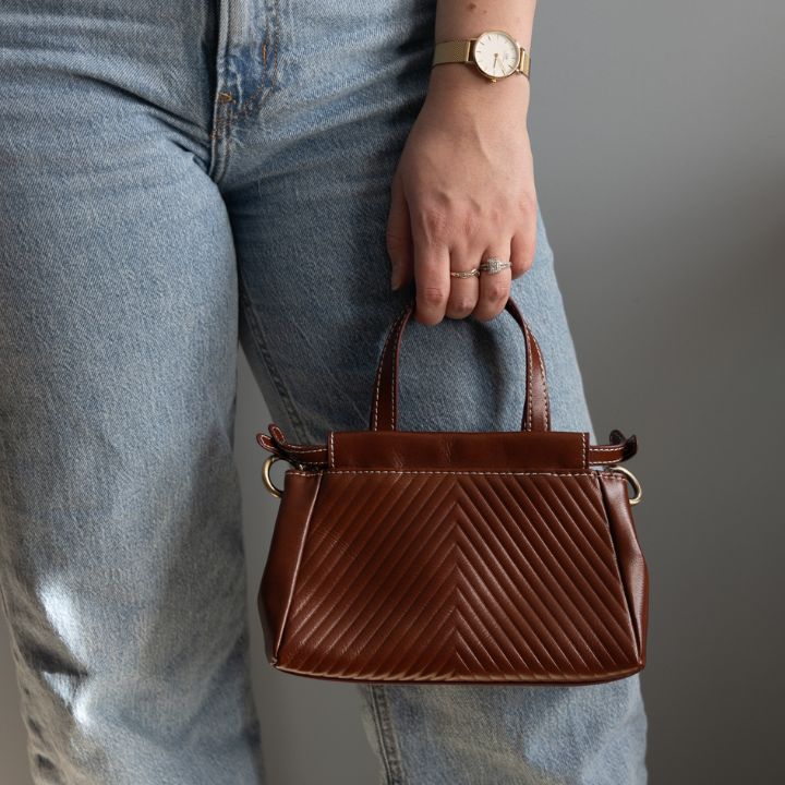 Liten skulderveske i ekte skinn for damer