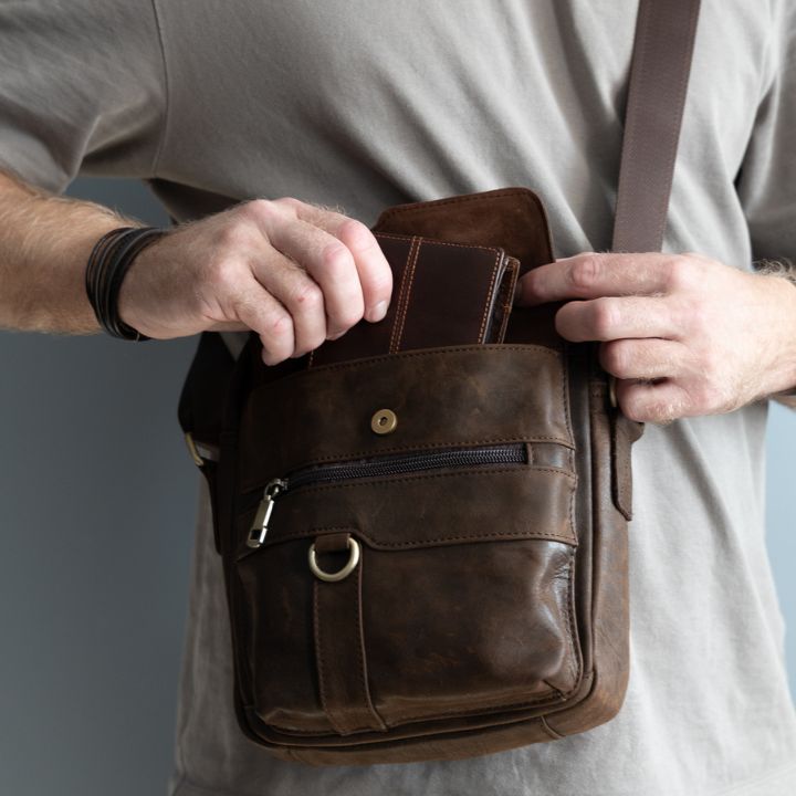 Pegaso D'Oro Skulderveske i Skinn – Allsidig Eleganse for Ham og Henne