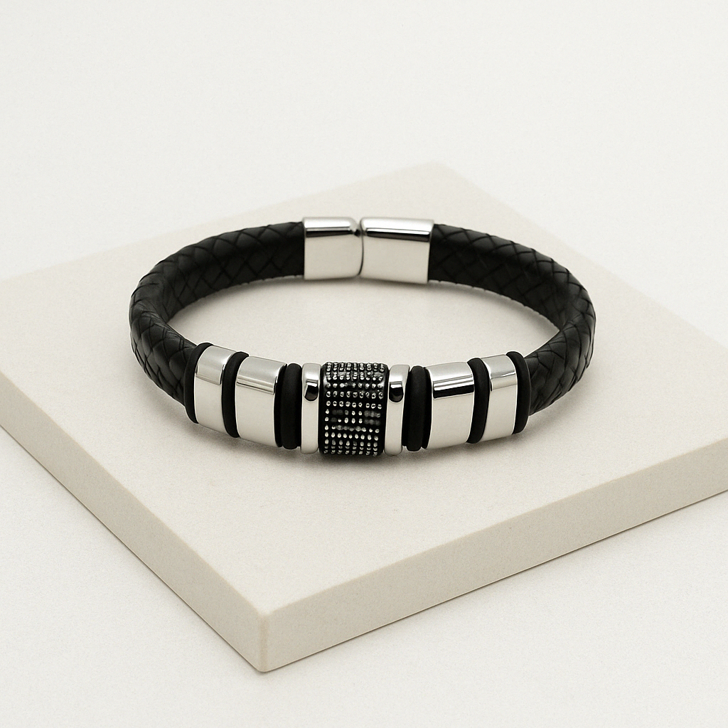 Skinnarmbånd med polerte ornamenter i rustfritt stål – 22 cm