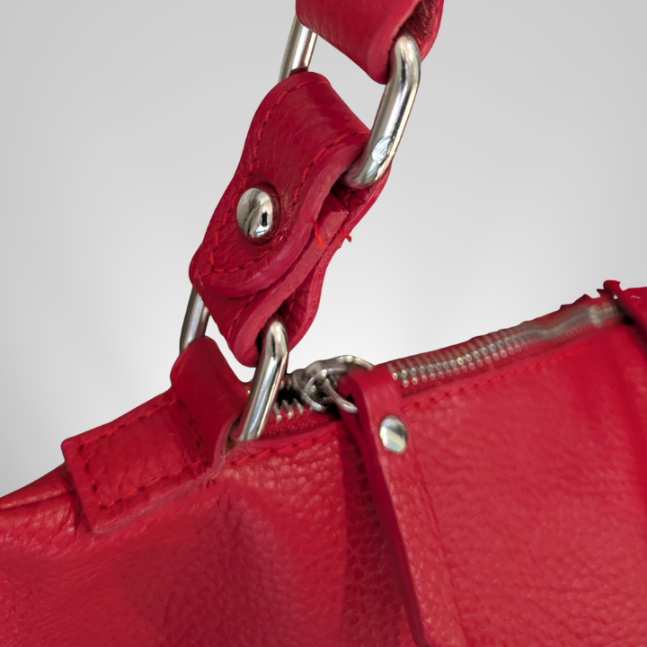 Rød Maxi Skinnveske – Håndlaget i Italia for stil, styrke og plass.