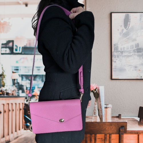 Rosa eller gul skulderveske i ekte skinn