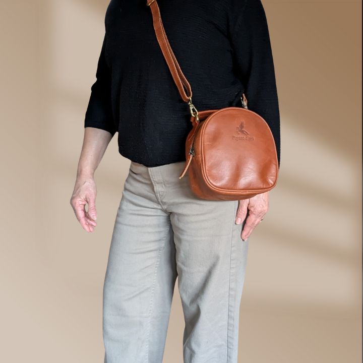 Praktisk Rund Dameveske i Brunt Skinn fra Pegaso D'oro
