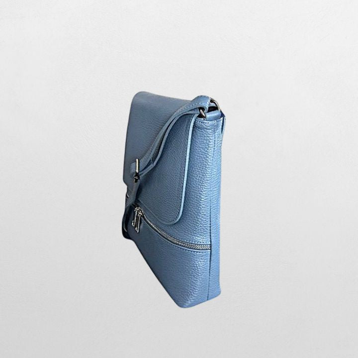 Din nye favorittveske fra Italia er her – i ekte skinn og nydelig blåfarge