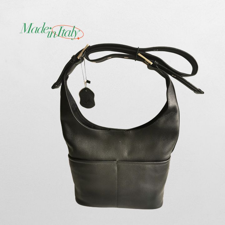 Sort Skinnveske med Magnetlås og Justerbar Stropp