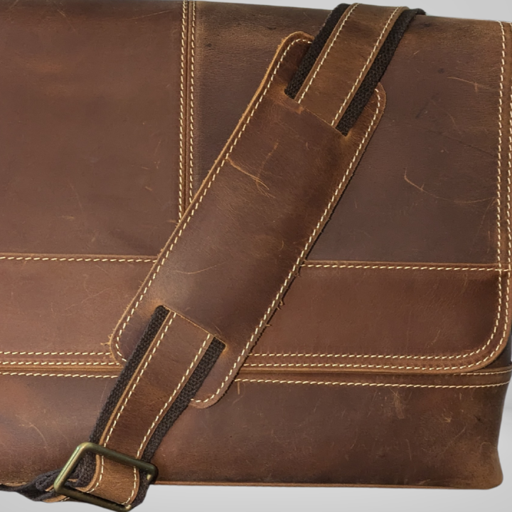 Tidløs Skulderveske i Ekte Skinn – Unisex Design for Stil og Funksjonalitet. Gratis frakt