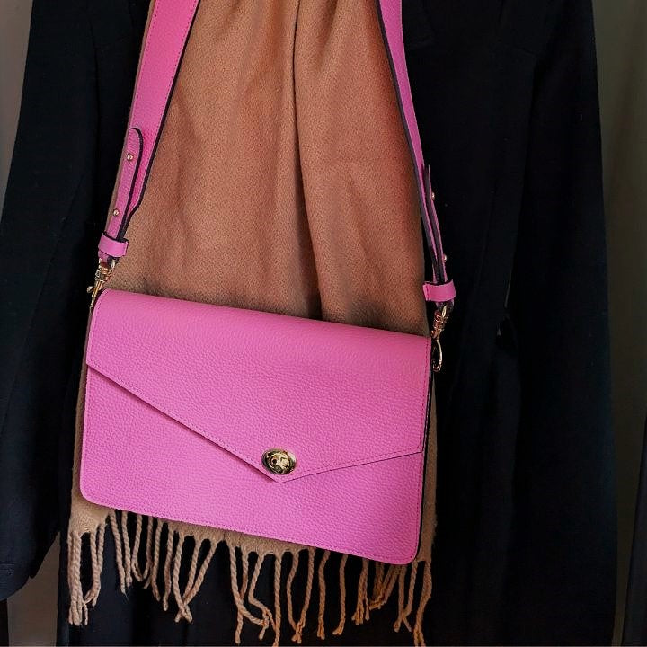 Rosa eller gul skulderveske i ekte skinn