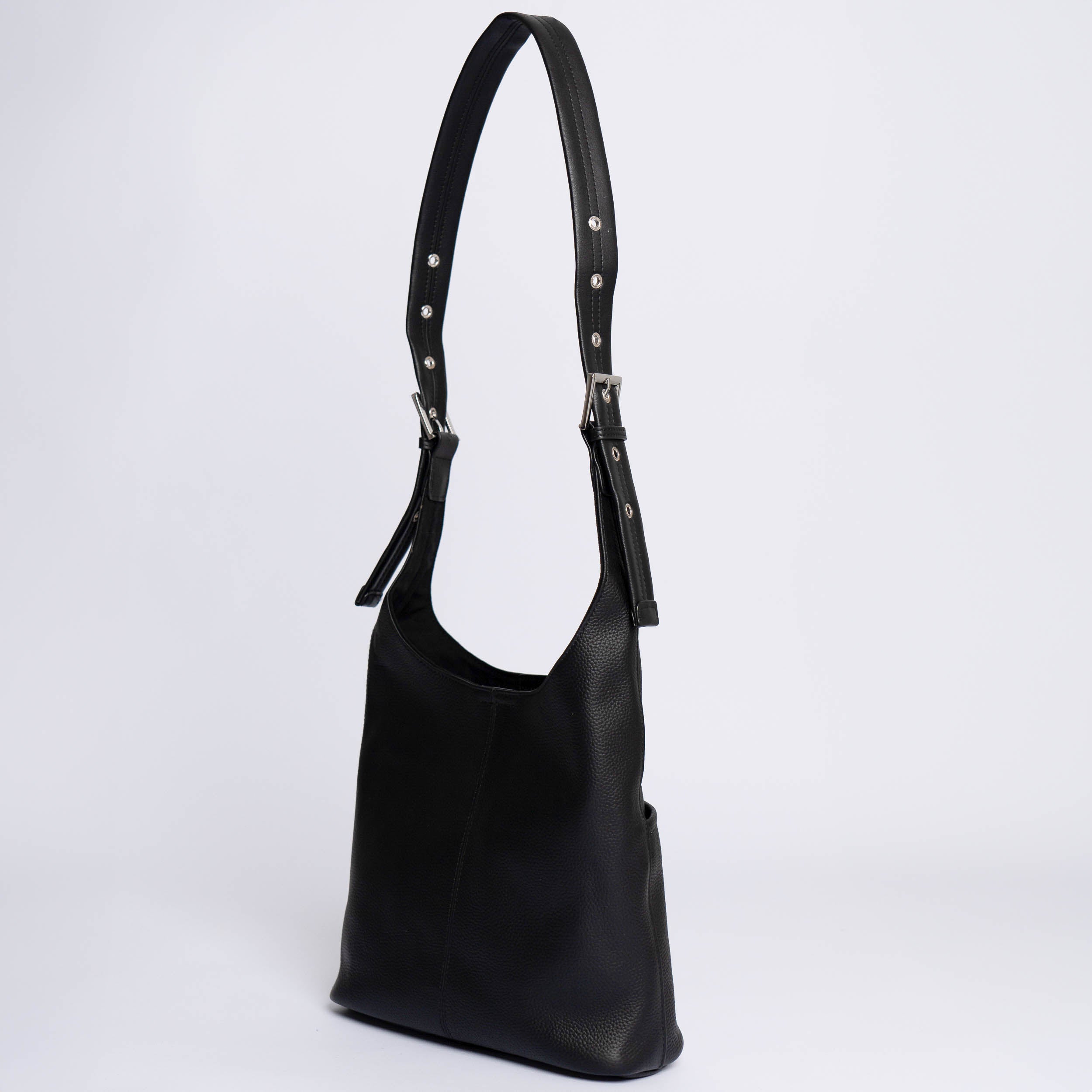 Sort Skinnveske med Magnetlås og Justerbar Stropp