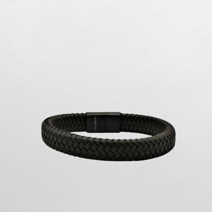 Klassisk flettet skinnarmbånd med magnetlås – Caveman. Herre 19-21cm
