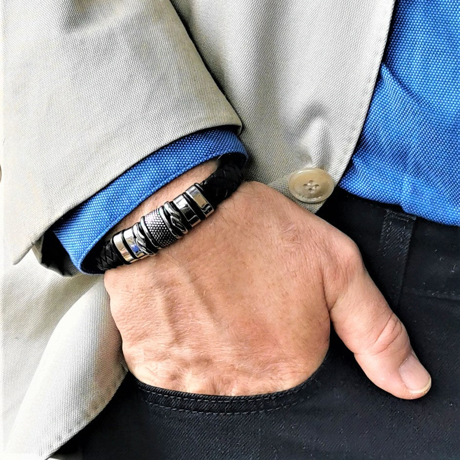 Armbåndet Jarl i Lær og Polert Stål. - Zantani.no