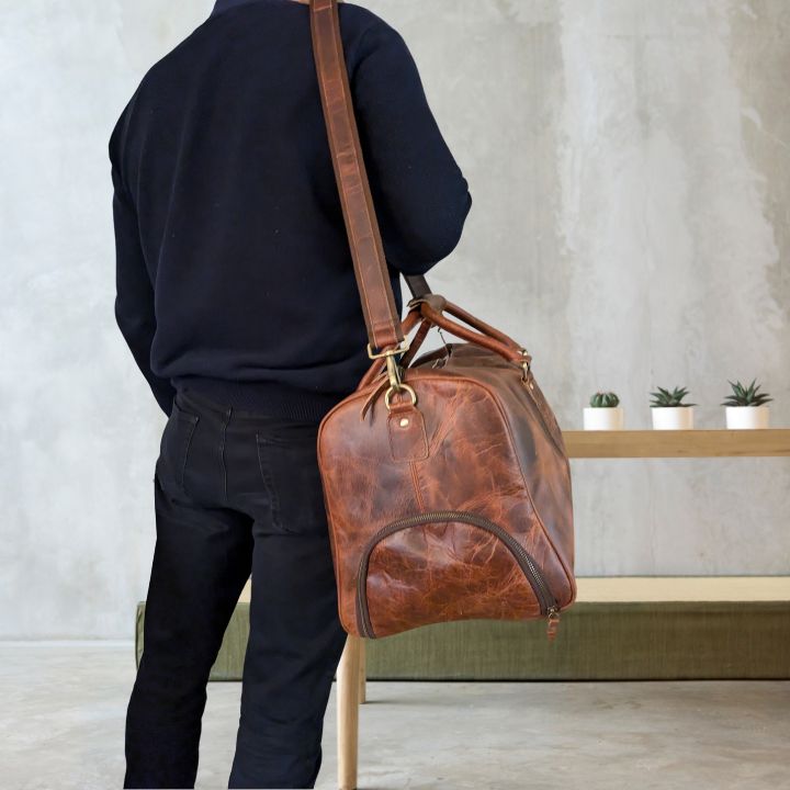 Klassisk weekendbag i ekte skinn. Gratis frakt